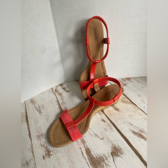 ALFANI coral cork wedge sandals size 9 faux leather summer dressy casual EUC - Picture 10 of 12